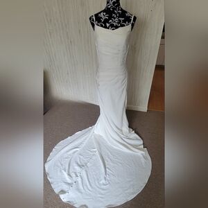 Beautiful Size XS/ S ( estimated 2/4 ) Wedding Dress